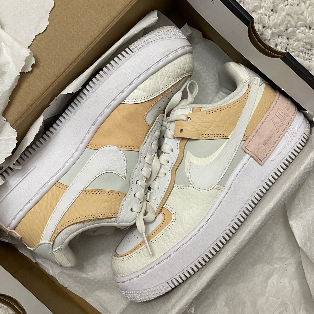 Nike AF1 Shadow SE in spruce aura/white-sail-black